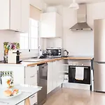 Lovely&sunny Near Poris Apartament *