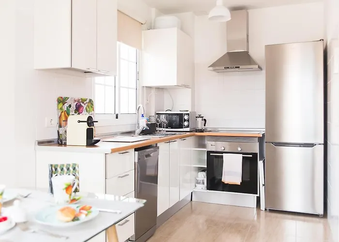 Lovely&sunny Near Poris Apartman *