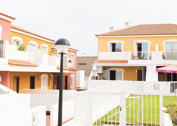 Lovely&sunny Near Poris Apartman *